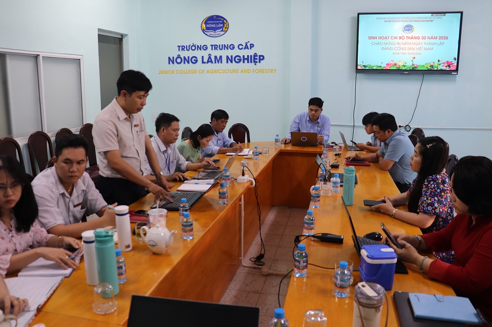 Chi bộ Trường Trung cấp Nông lâm nghiệp tổ chức sinh hoạt định kỳ tháng 02 năm 2026